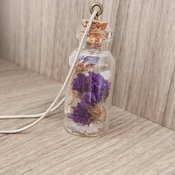 Dried flower & crystal bottle necklaces - Picture 6 of 10